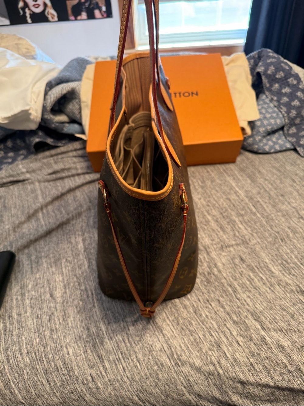 Louis Vuitton Neverfull MM and Vertical Zippy Wallet Monogram - Picture 8 of 11